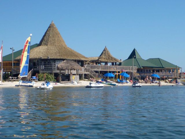 juanas-pagodas-exterior-beach